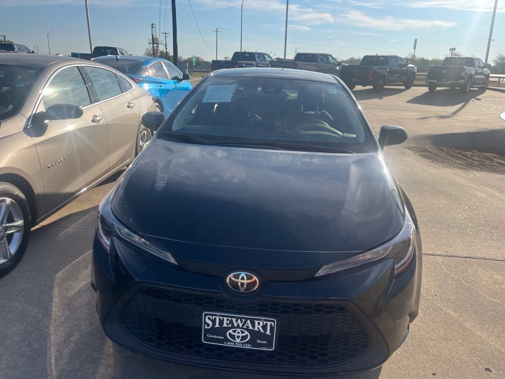 Used 2021 Toyota Corolla LE with VIN JTDEPMAE5MJ152004 for sale in Corsicana, TX