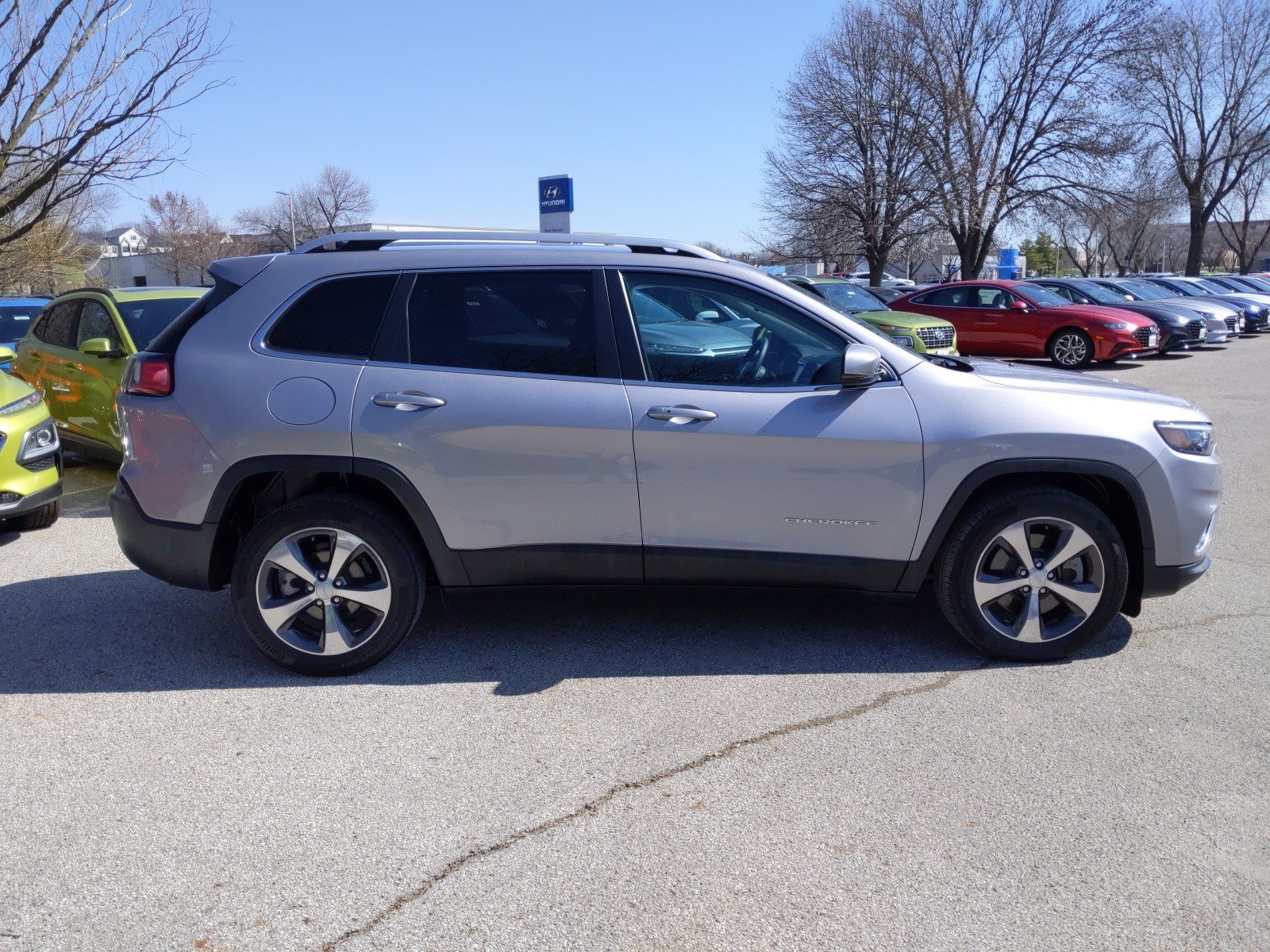 Used 2019 Jeep Cherokee Limited FWD SUV