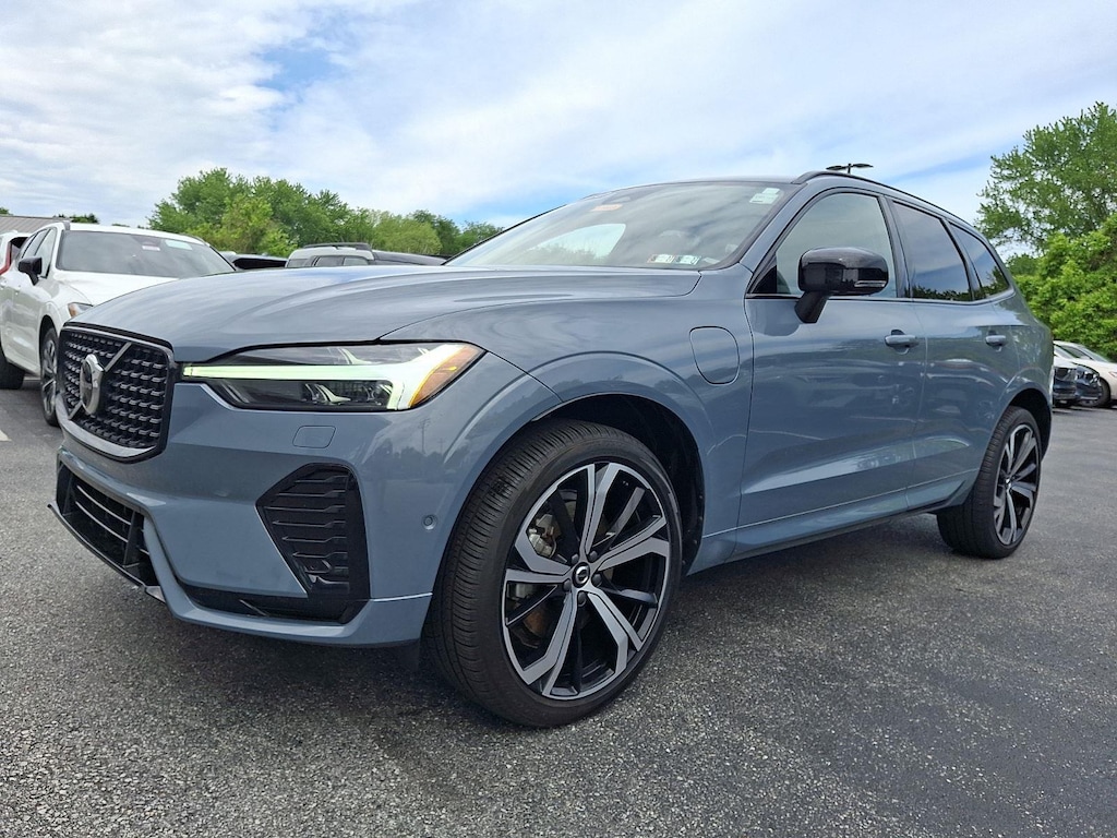 Certified 2023 Volvo XC60 Recharge Plug-In Hybrid Ultimate Dark Theme SUV