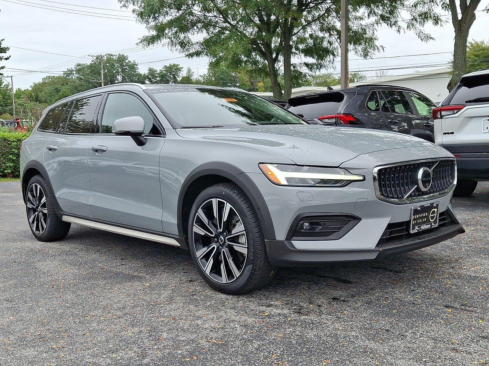 2025 Volvo V60 Cross Country