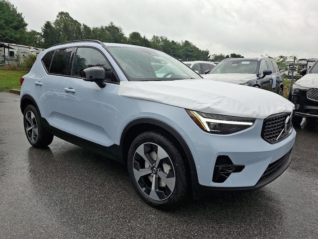 Certified 2026 Volvo XC40 B5 Plus SUV