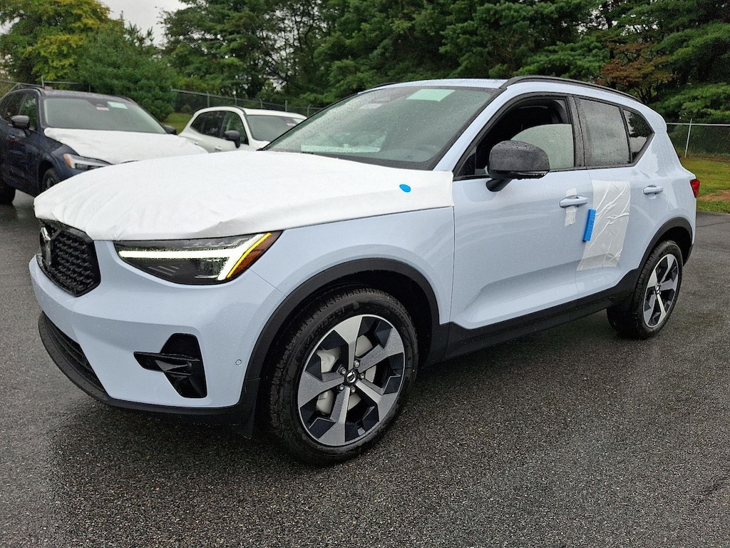 Certified 2026 Volvo XC40 B5 Plus SUV