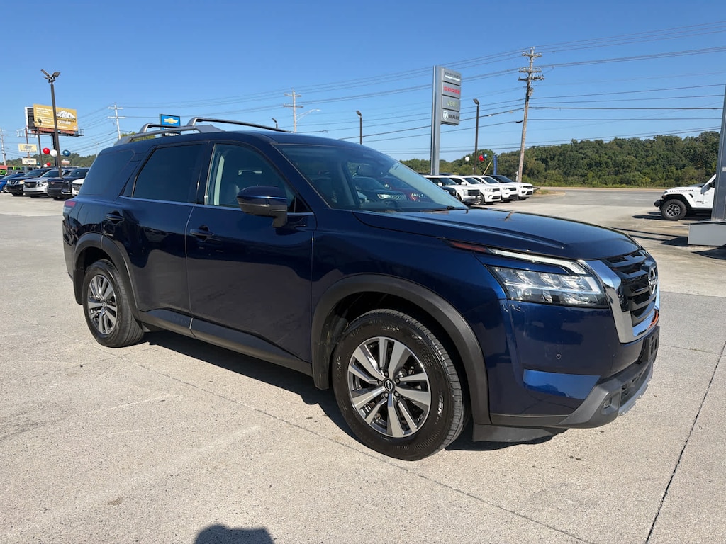 Used 2022 Nissan Pathfinder SL SUV