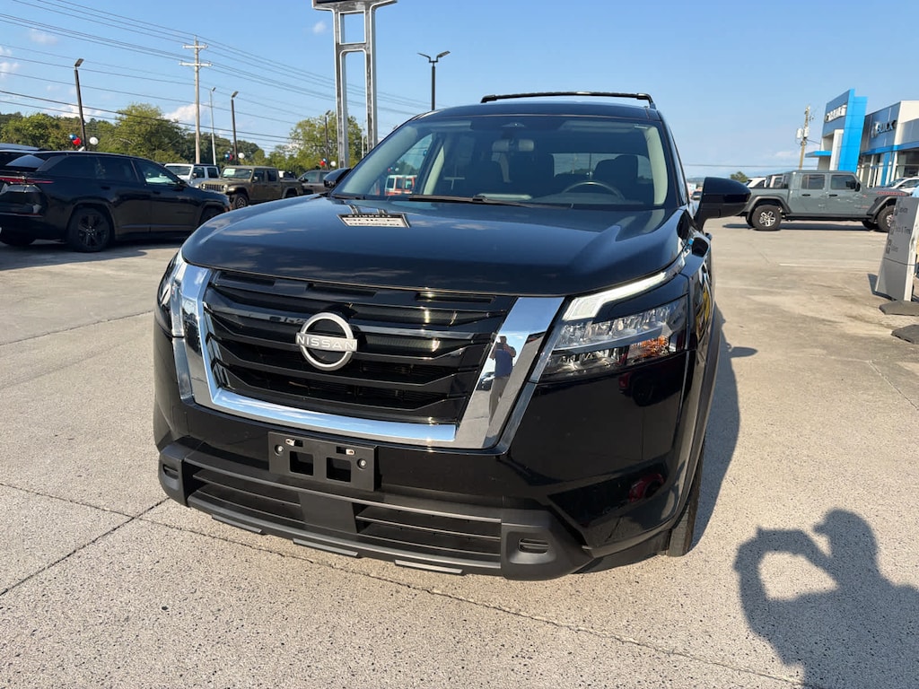 Used 2023 Nissan Pathfinder SV SUV