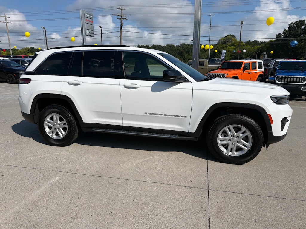 Used 2025 Jeep Grand Cherokee Laredo 4x4