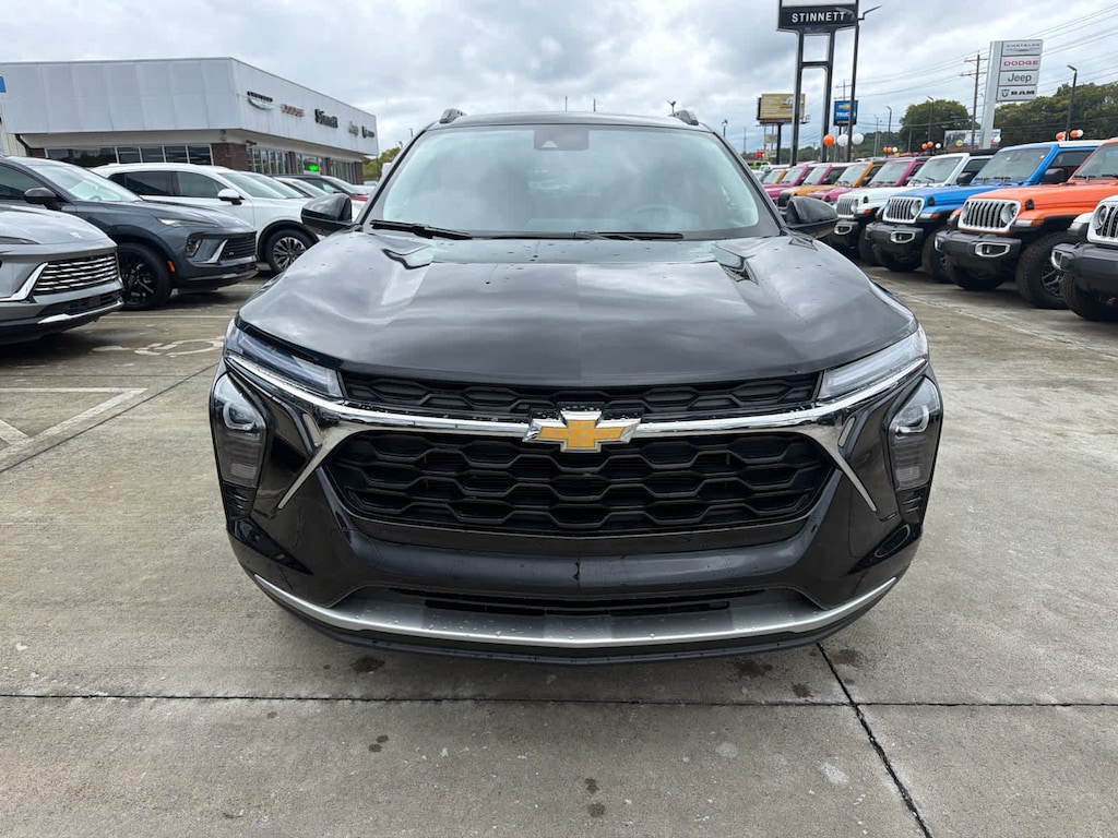 Used 2025 Chevrolet Trax LT FWD