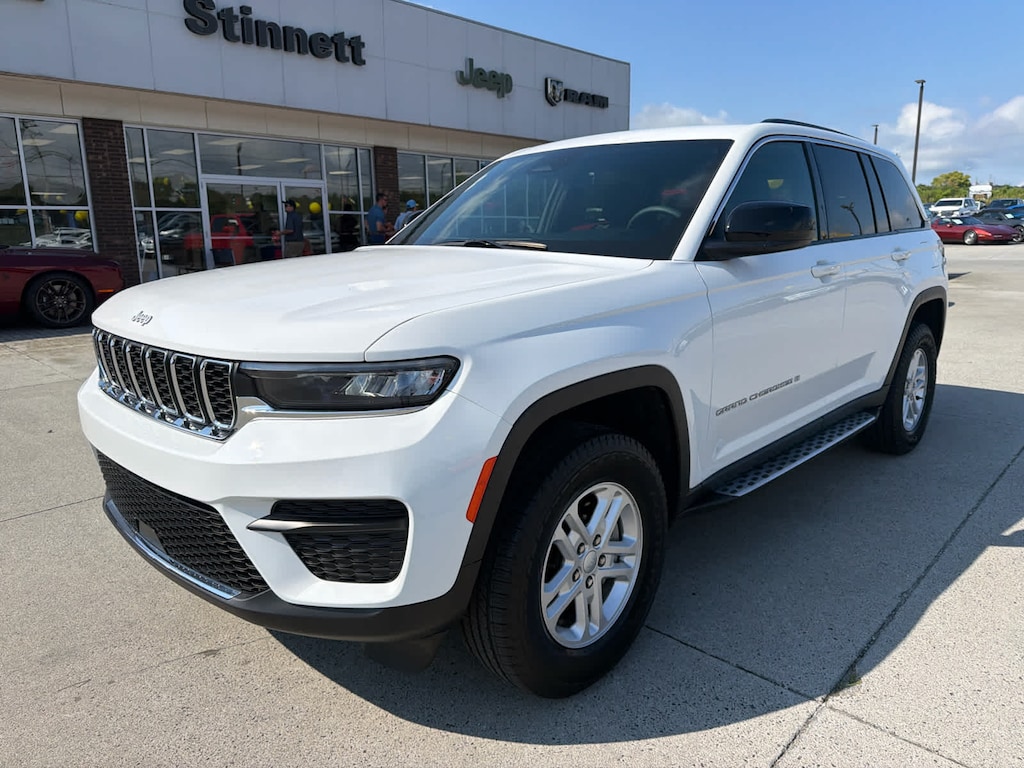 Used 2025 Jeep Grand Cherokee Laredo 4x4