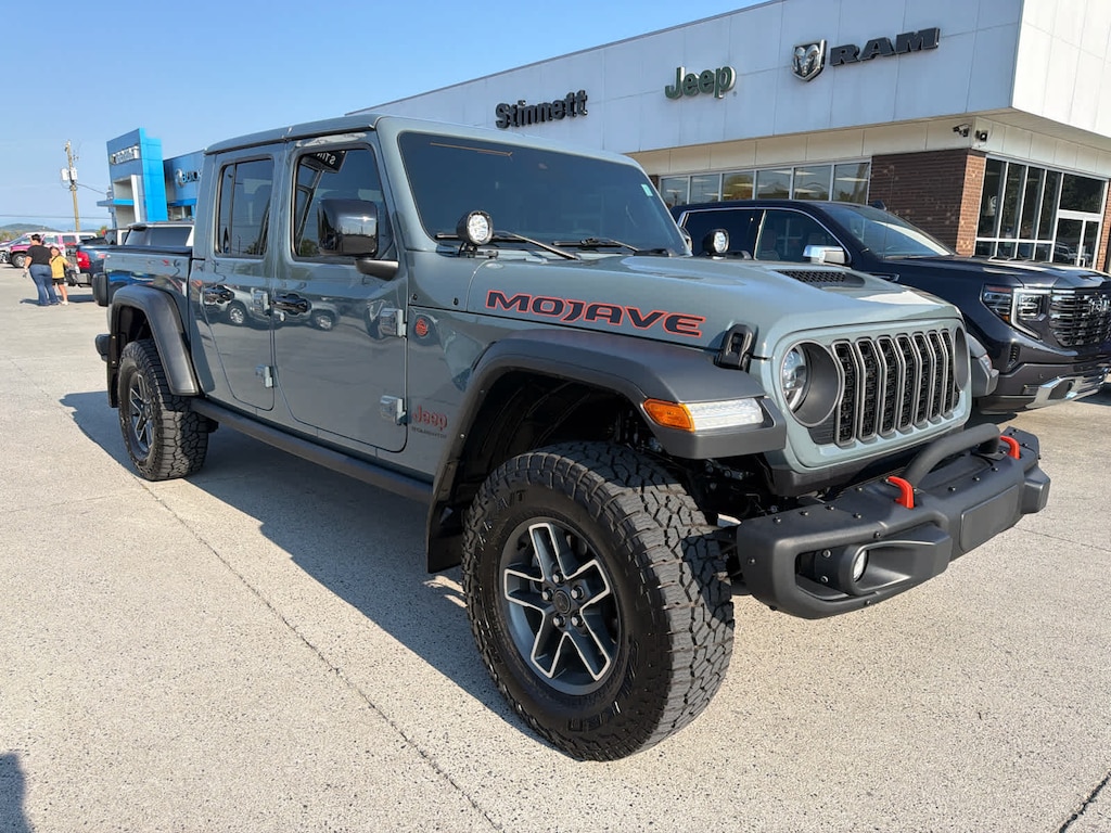 Used 2025 Jeep Gladiator Mojave 4x4 4x4