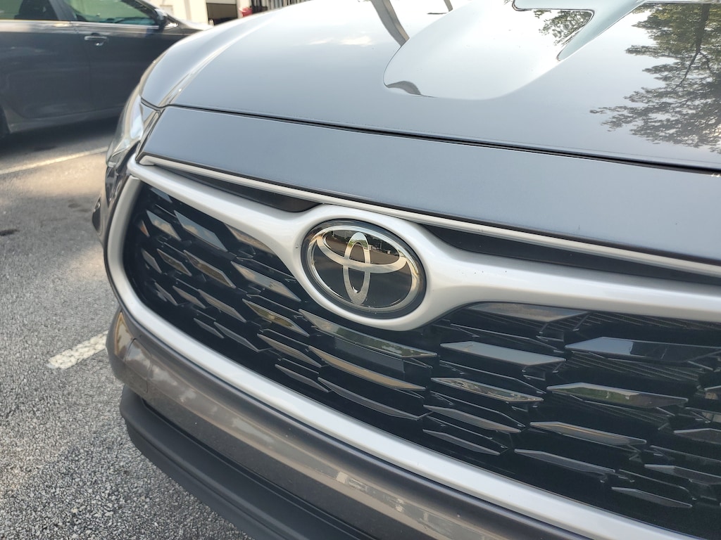 Used 2021 Toyota Highlander XLE SUV