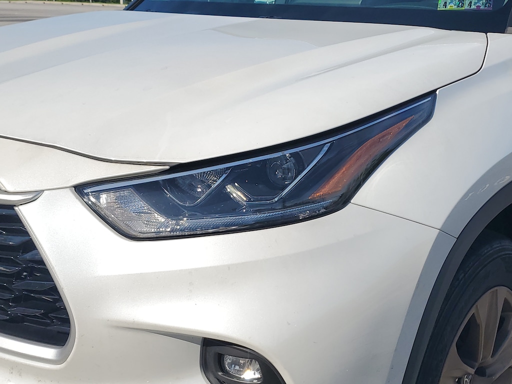 Used 2022 Toyota Highlander Hybrid XLE Bronze SUV