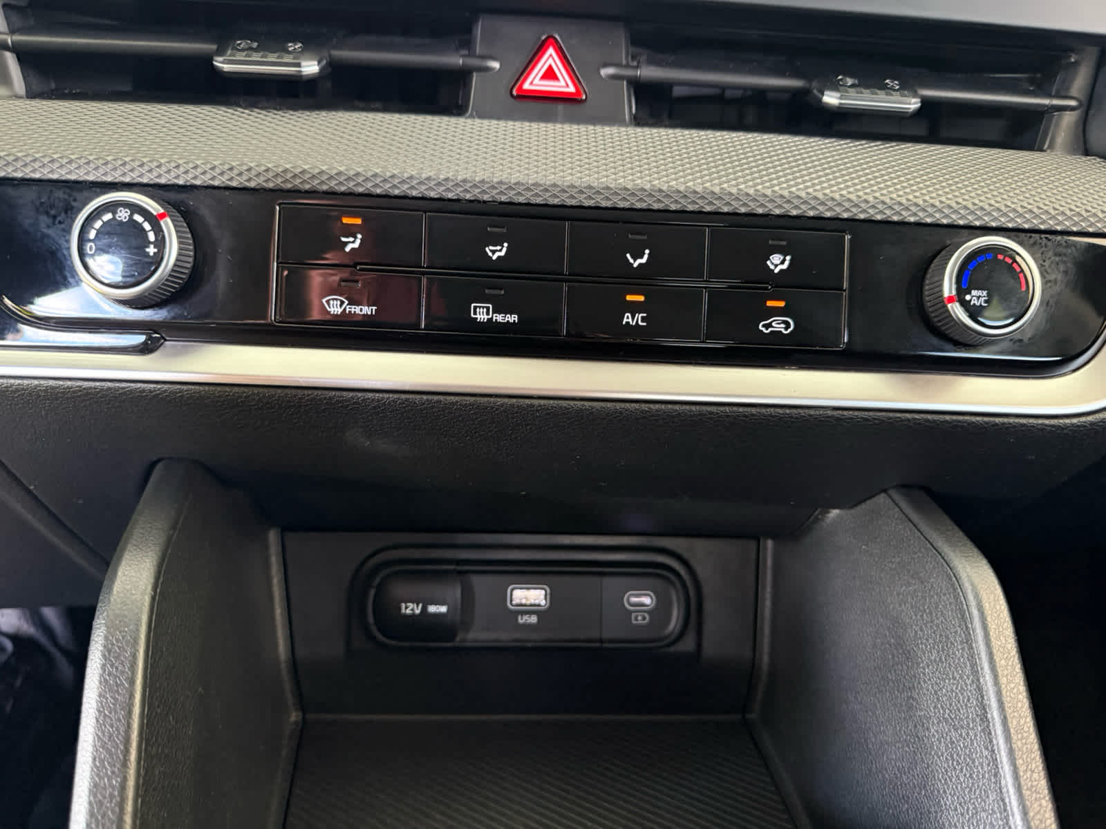 2024 Kia Sportage LX - Photo 14