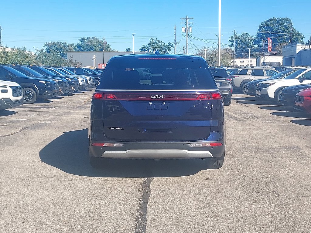 Used 2023 Kia Carnival LX Seat Package Minivan/Van