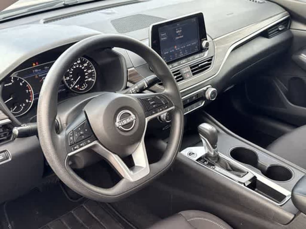 Used 2025 Nissan Altima SV Sedan