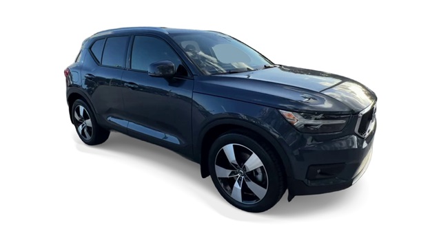 Used 2021 Volvo XC40 Momentum SUV