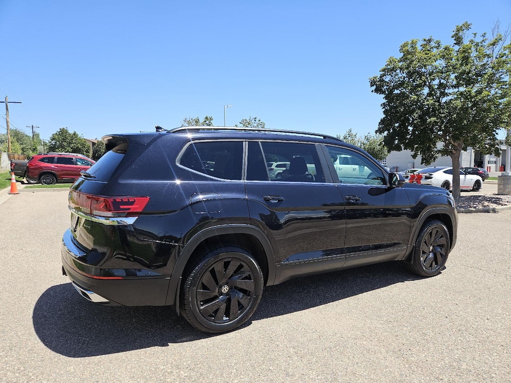 Used 2024 Volkswagen Atlas 2.0T SE w/Technology SUV