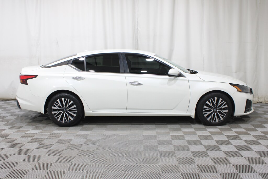 Used 2023 Nissan Altima 2.5 SV Sedan