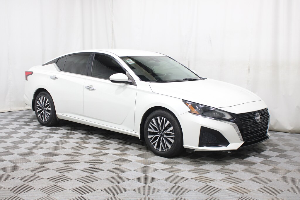Used 2023 Nissan Altima 2.5 SV Sedan