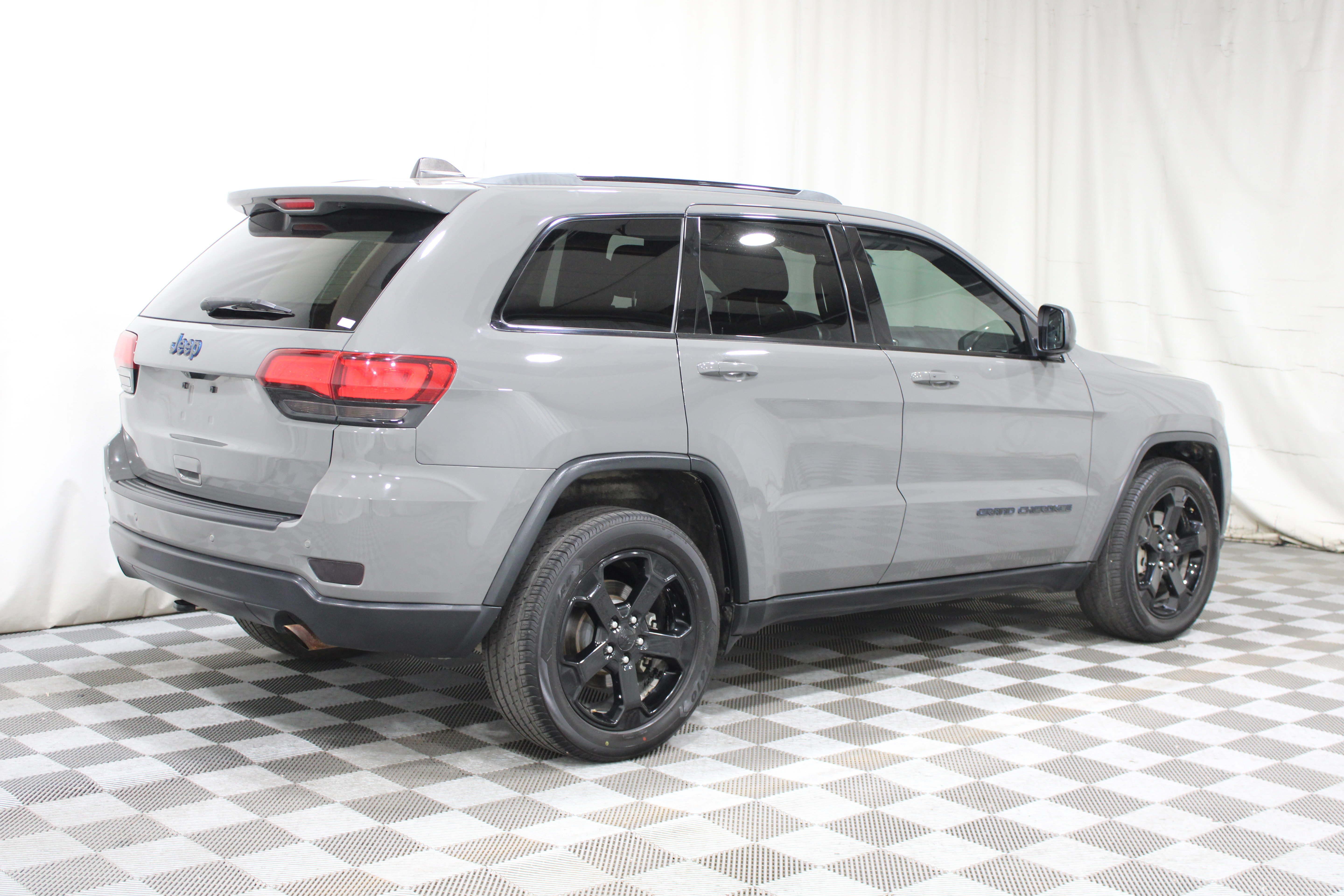 Used 2019 Jeep Grand Cherokee Laredo SUV