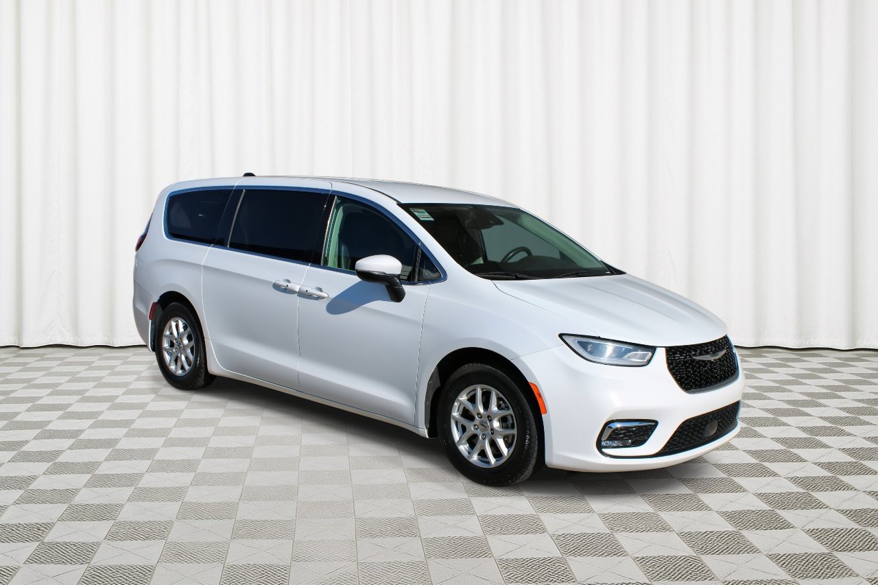 Used 2023 Chrysler Pacifica Touring L Van Passenger Van