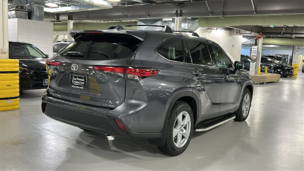 Used 2020 Toyota Highlander LE SUV