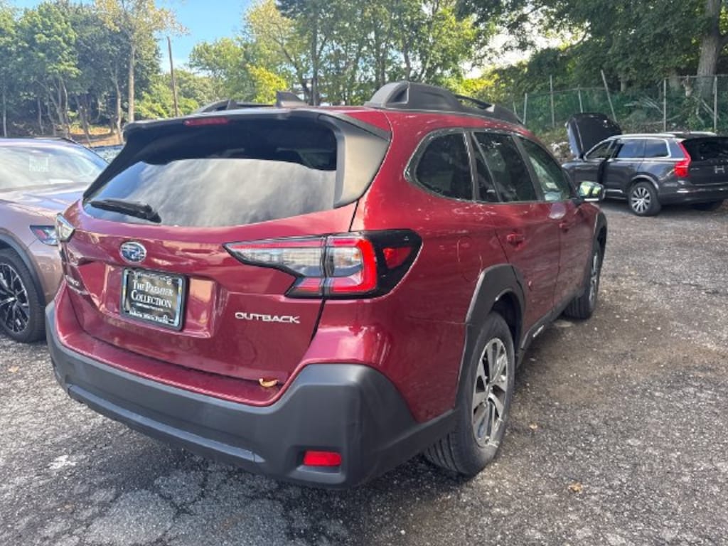 Used 2024 Subaru Outback Premium SUV
