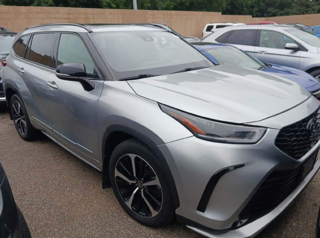 Used 2022 Toyota Highlander XSE