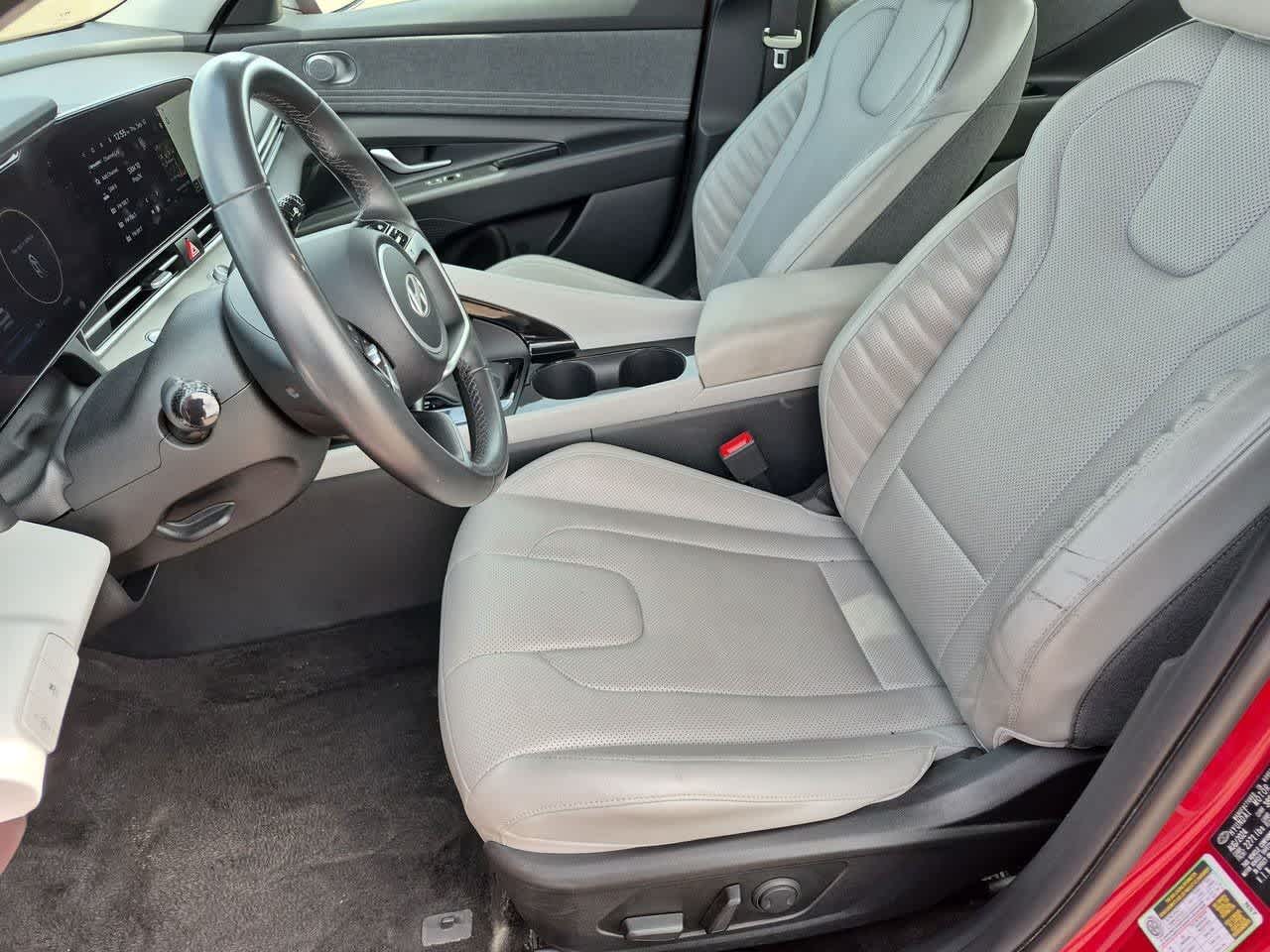 2025 Hyundai Elantra Limited - Photo 16