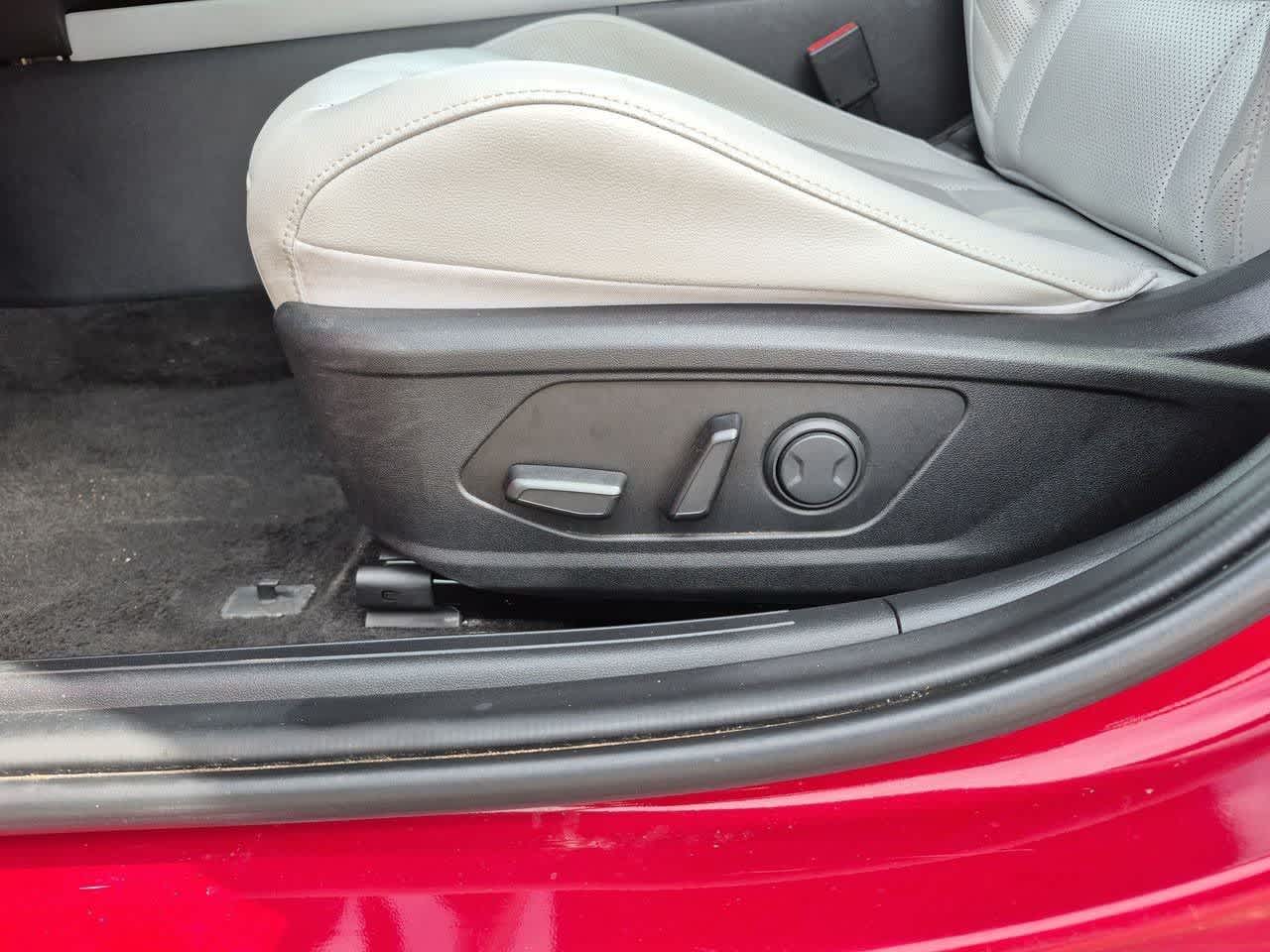 2025 Hyundai Elantra Limited - Photo 17