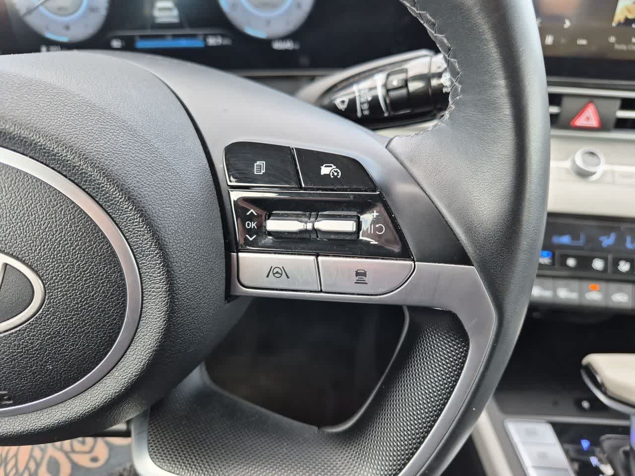 2025 Hyundai Elantra Limited - Photo 25