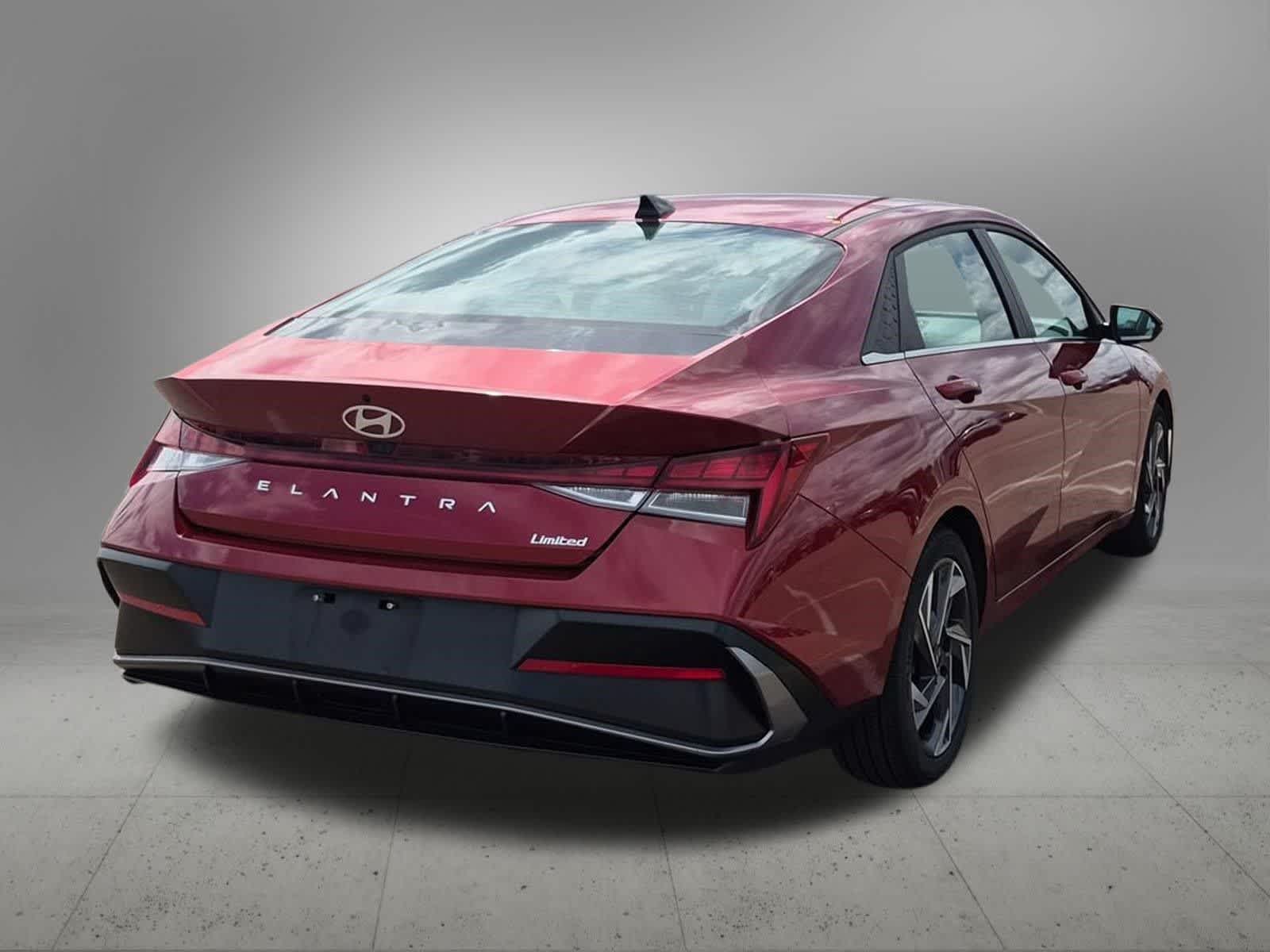2025 Hyundai Elantra Limited - Photo 6