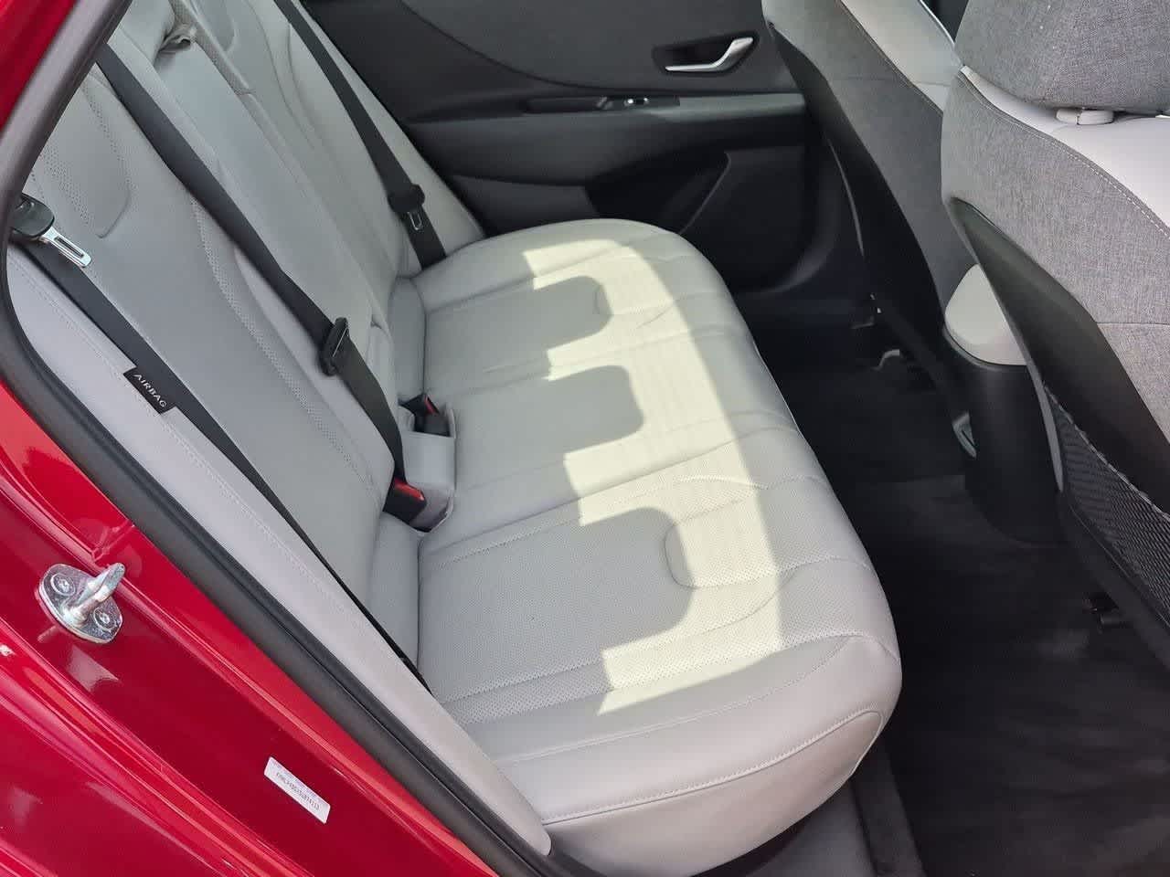 2025 Hyundai Elantra Limited - Photo 21