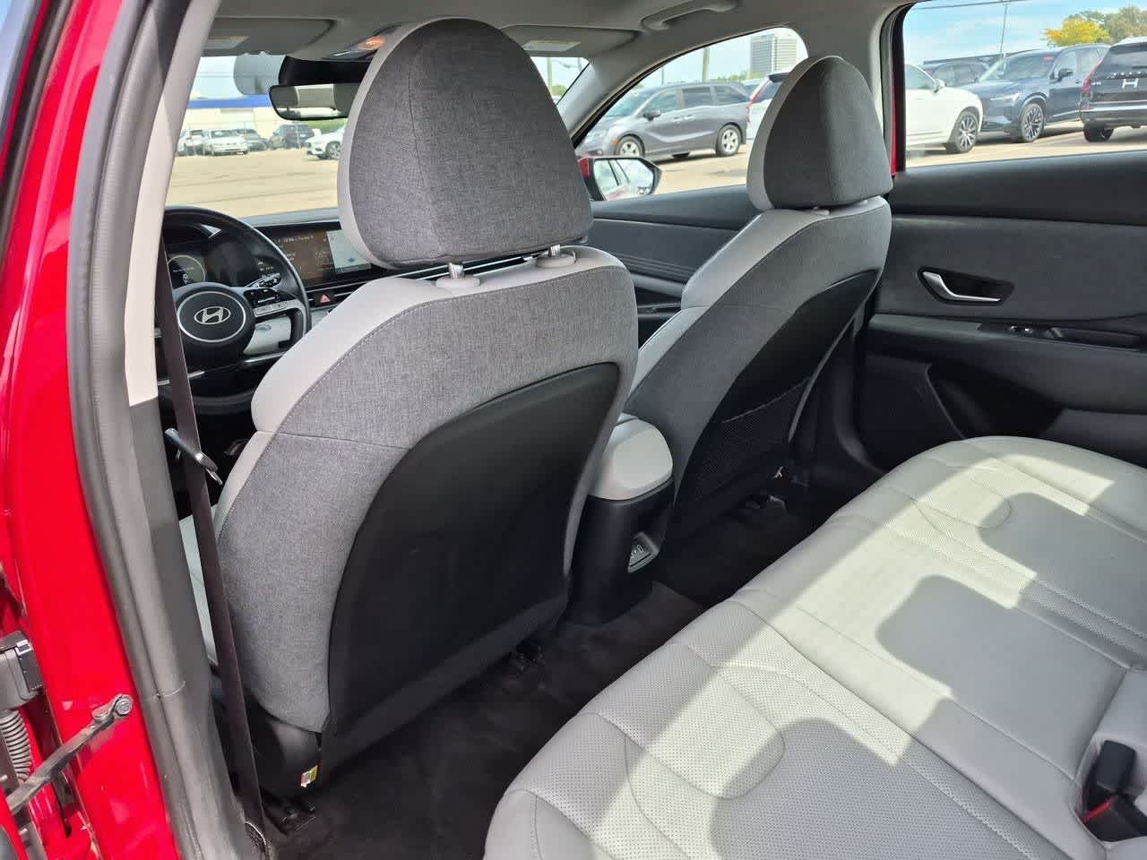 2025 Hyundai Elantra Limited - Photo 18