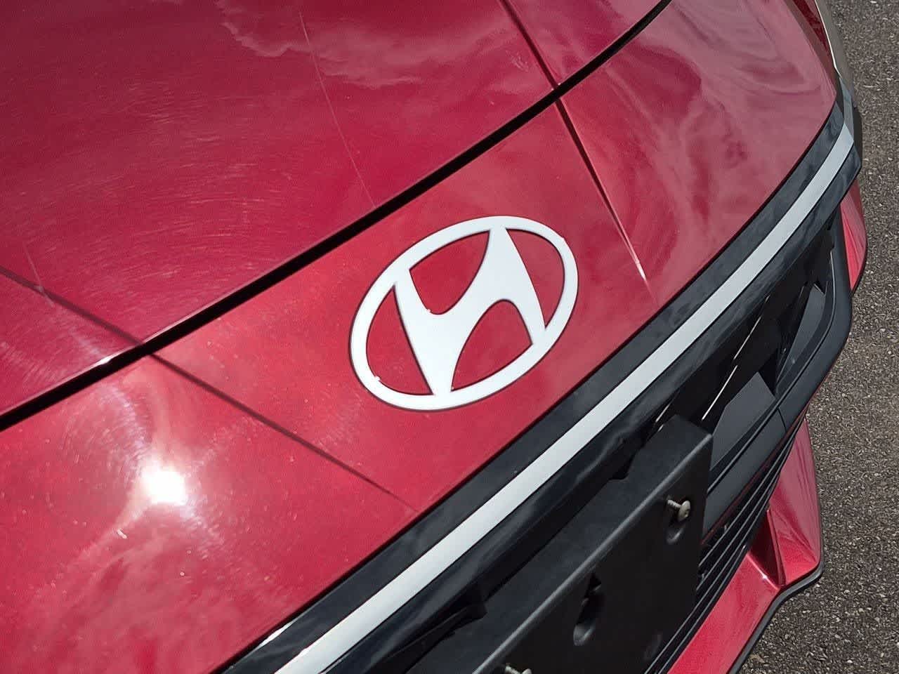 2025 Hyundai Elantra Limited - Photo 11