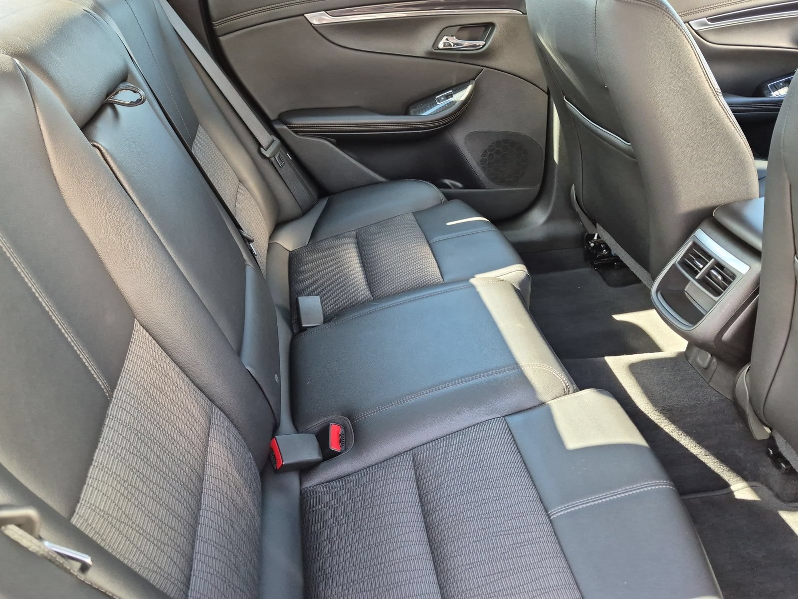2018 Chevrolet Impala 1LT - Photo 21
