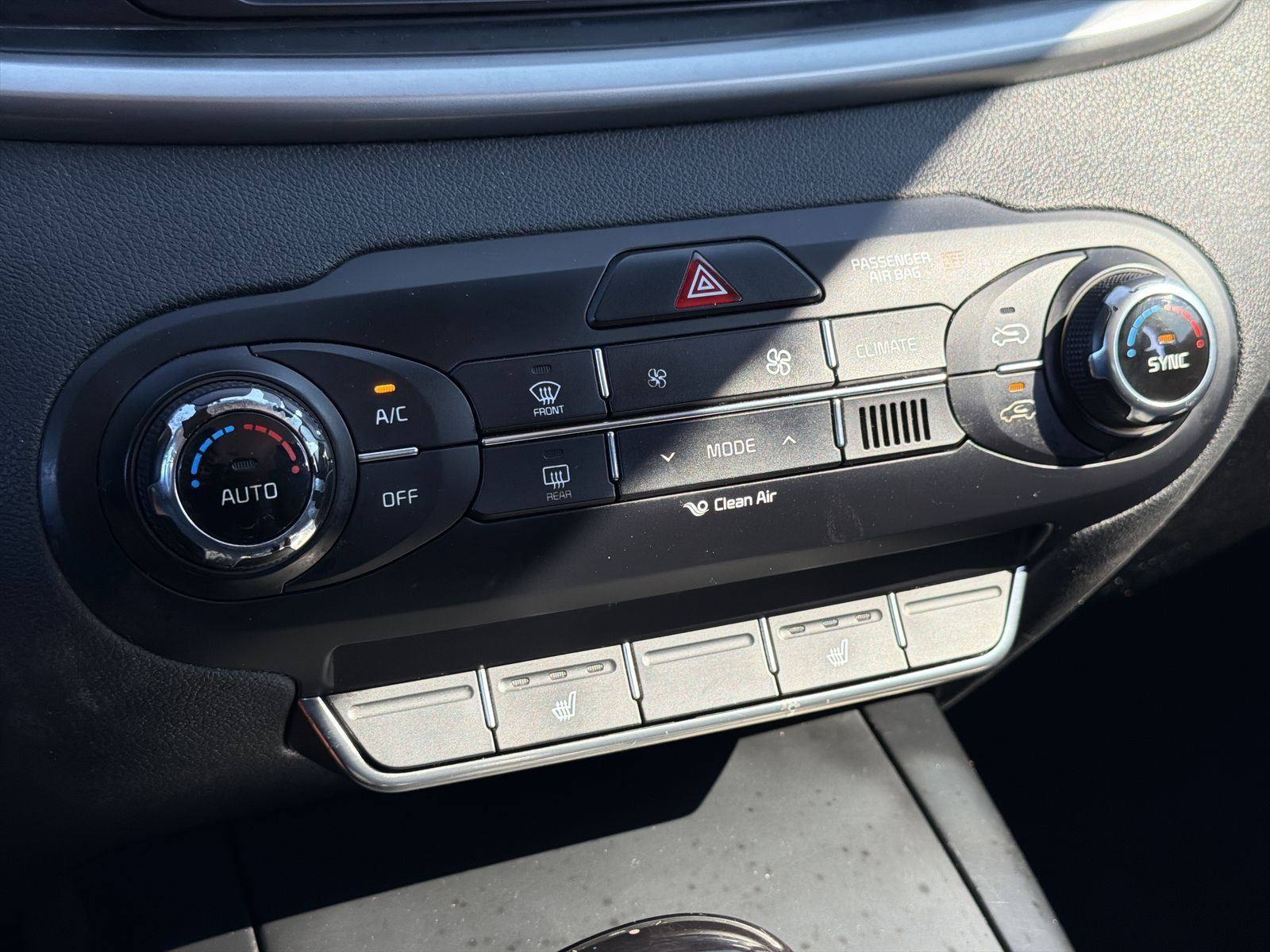 2017 Kia Sorento LX - Photo 24