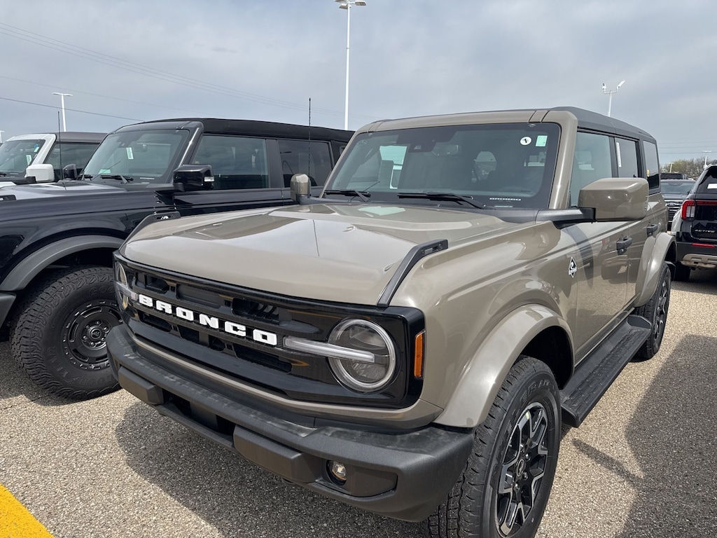New 2026 Ford Bronco Outer Banks SUV