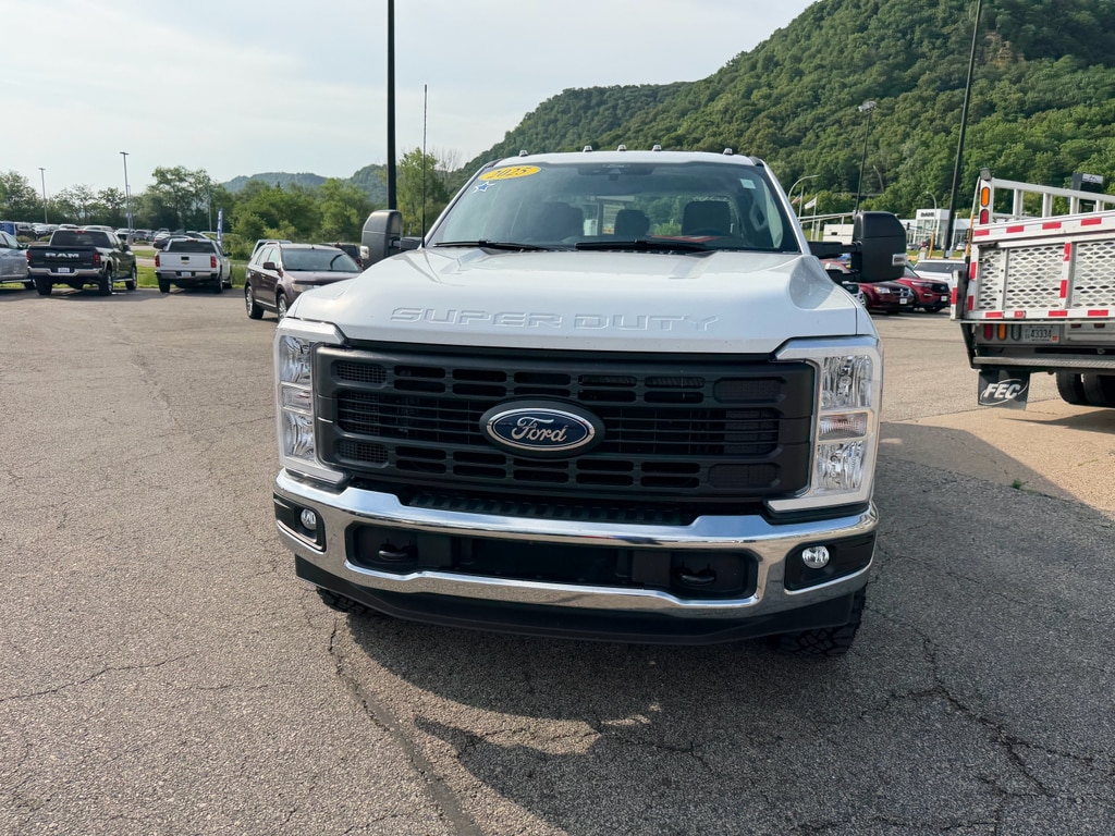 2025 Ford F-350 Super Duty XL - Photo 2