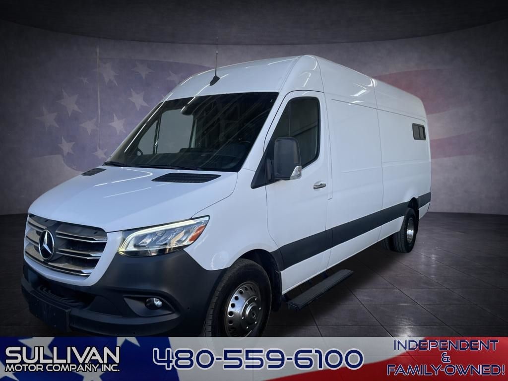 Used 2022 Winnebago Adventure Wagon 70SE Motorhome Cargo Van