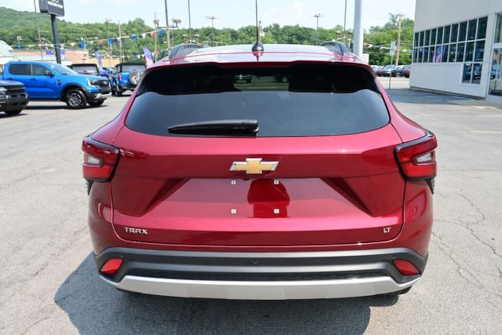 Used 2025 Chevrolet Trax LT SUV