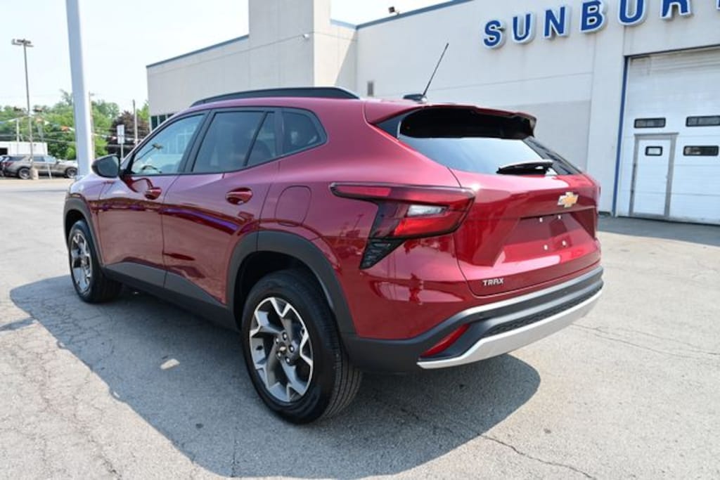 Used 2025 Chevrolet Trax LT SUV