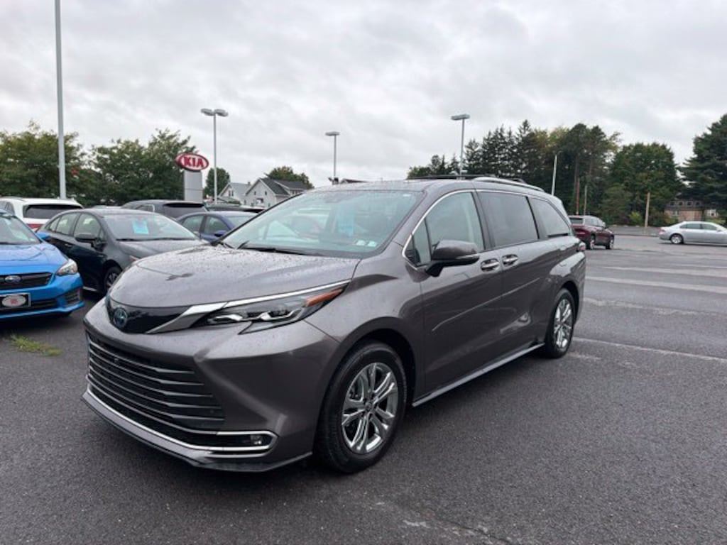 Used 2024 Toyota Sienna Platinum Minivan/Van