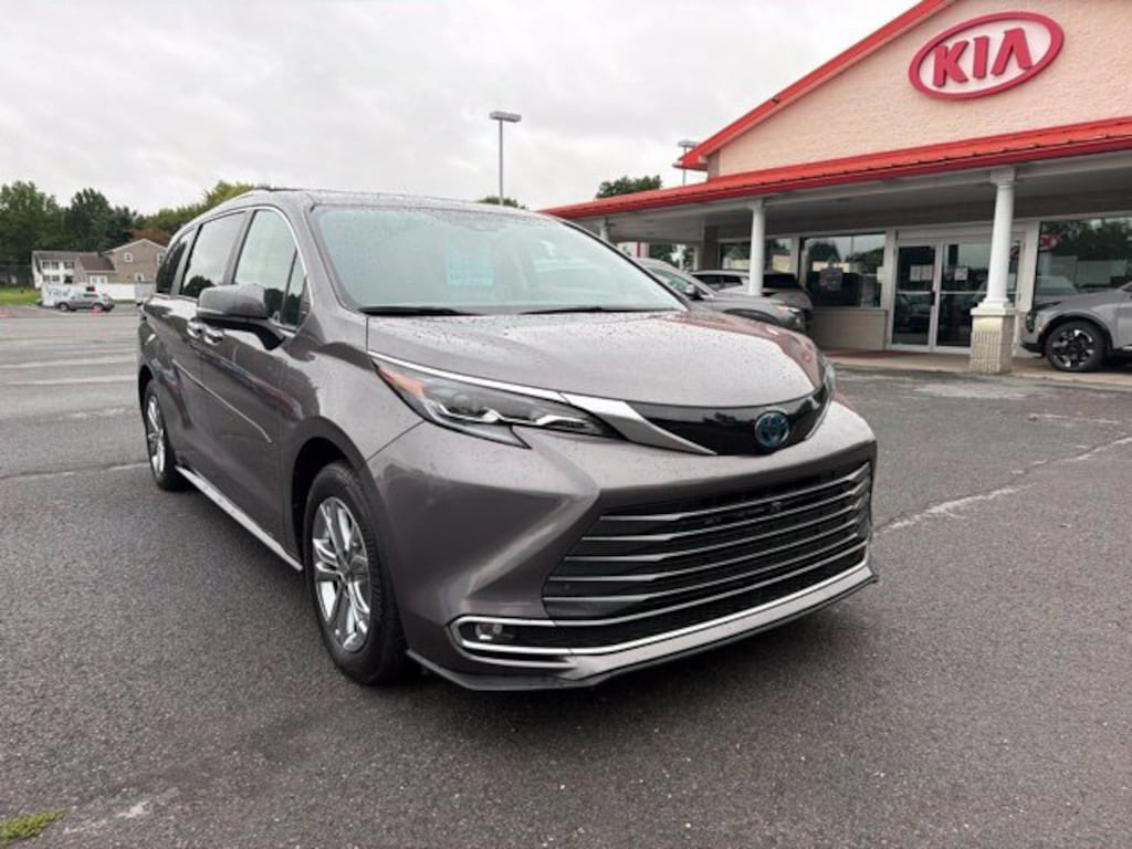 Used 2024 Toyota Sienna Platinum Minivan/Van