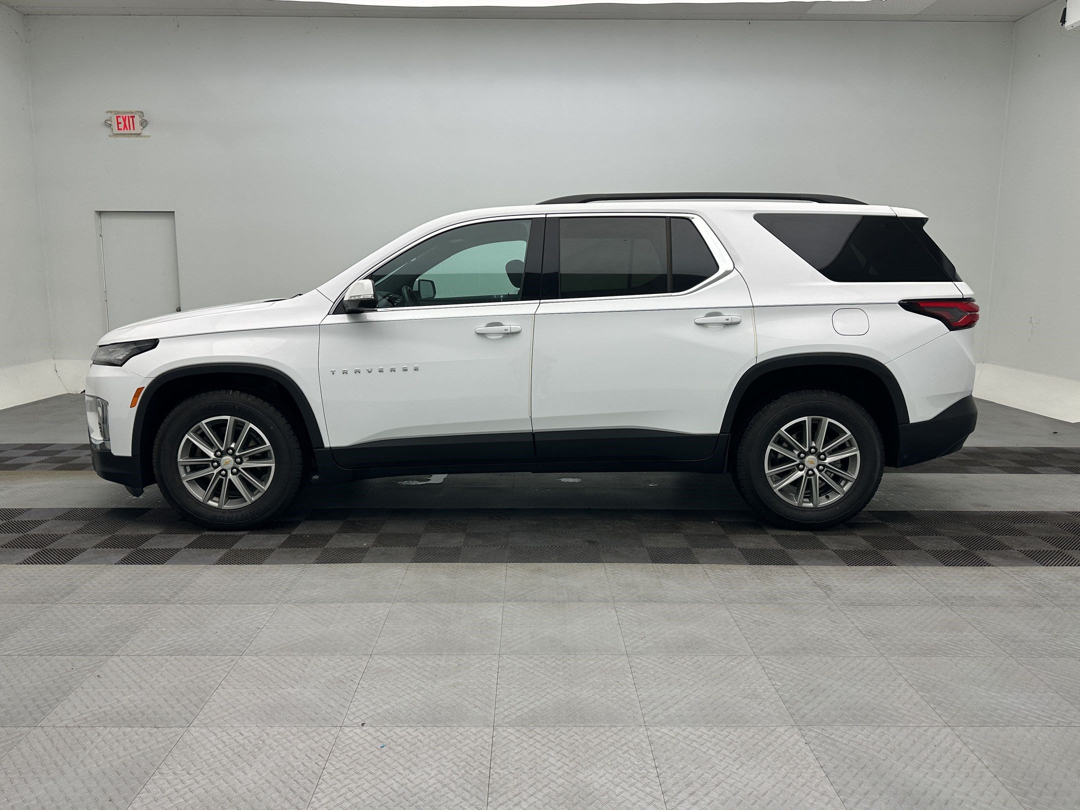 Used 2023 Chevrolet Traverse LT Cloth SUV
