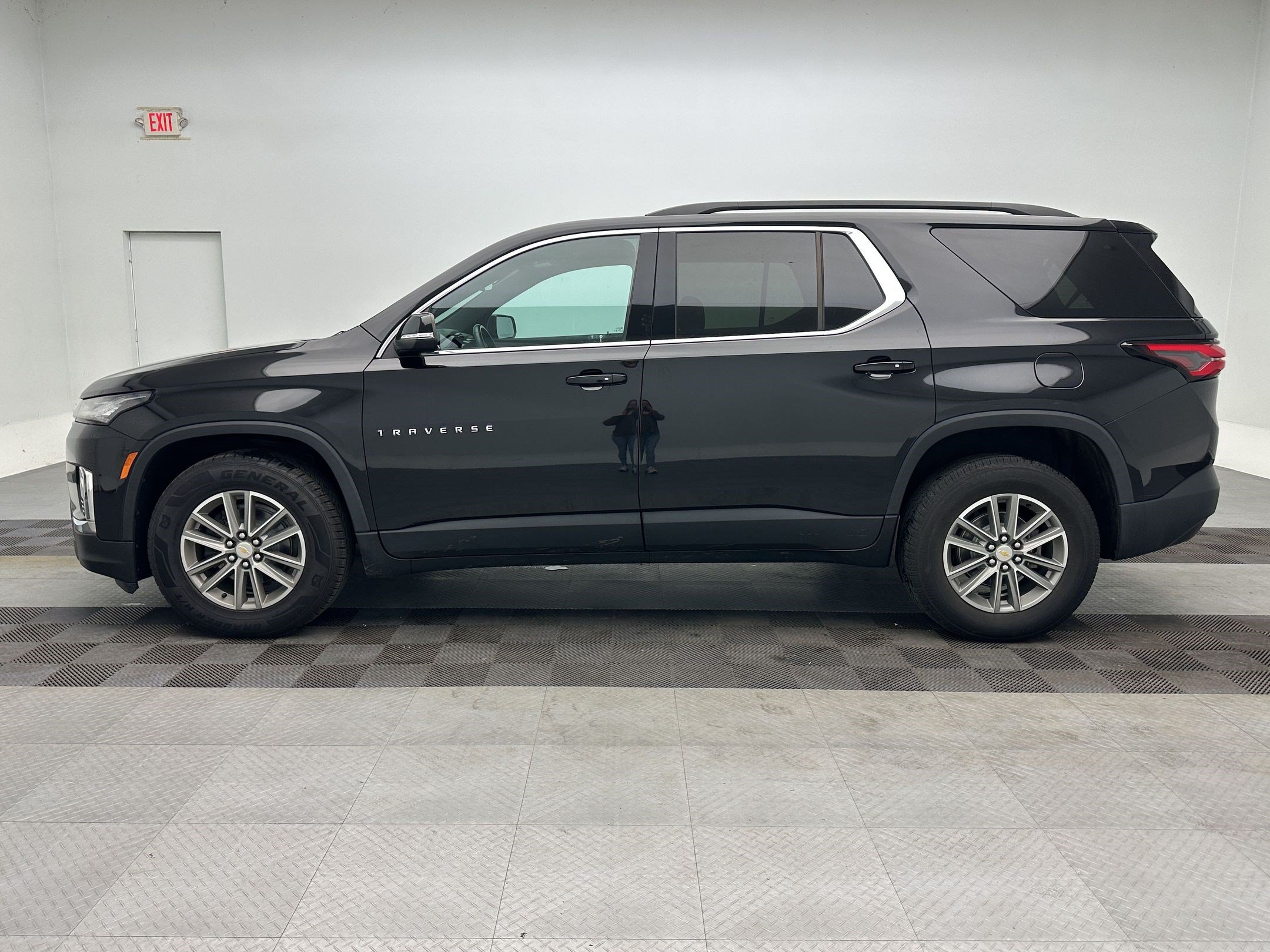 Used 2023 Chevrolet Traverse LT Cloth SUV