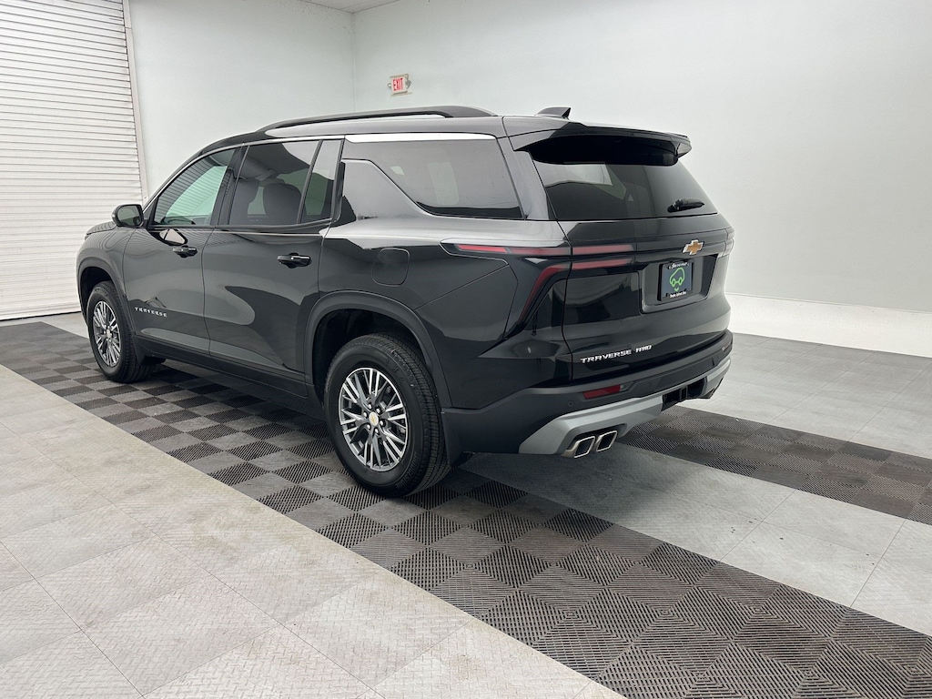 Used 2025 Chevrolet Traverse LT SUV