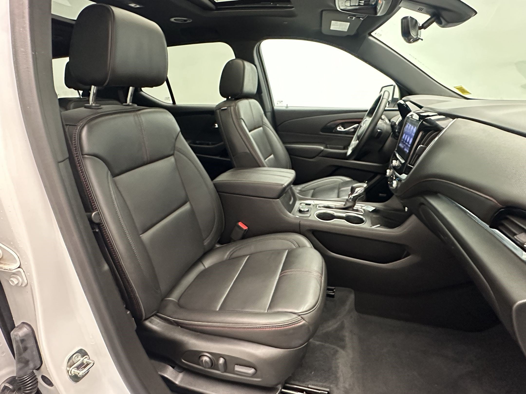2023 Chevrolet Traverse RS - Photo 28