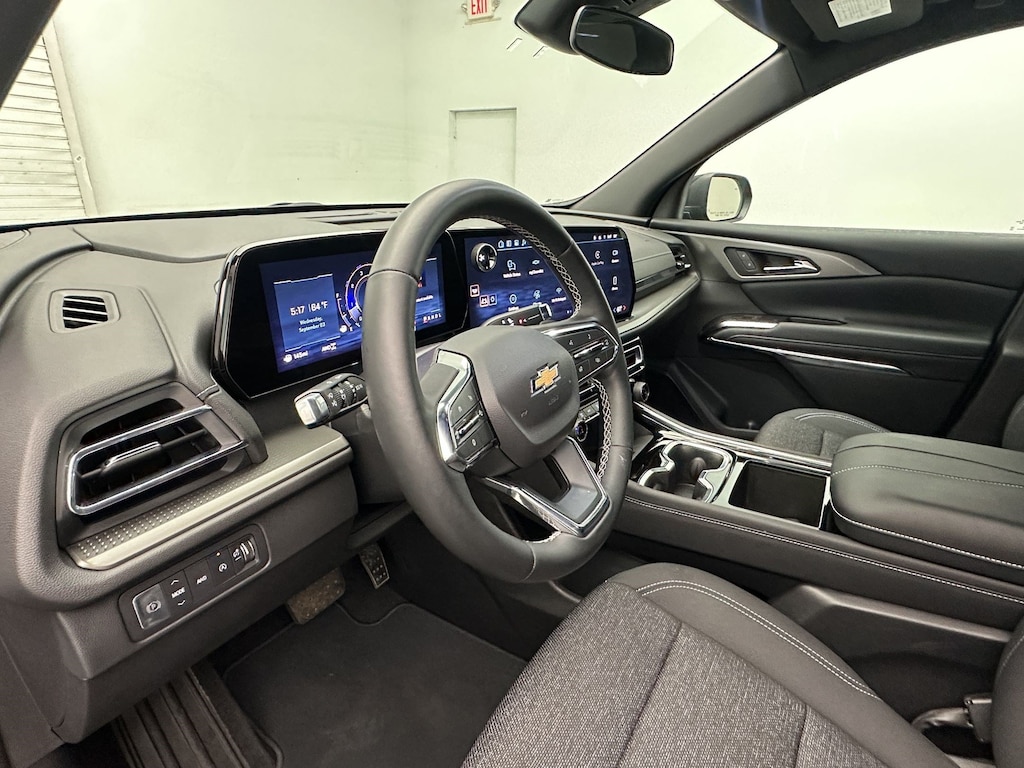 Used 2025 Chevrolet Traverse LT SUV