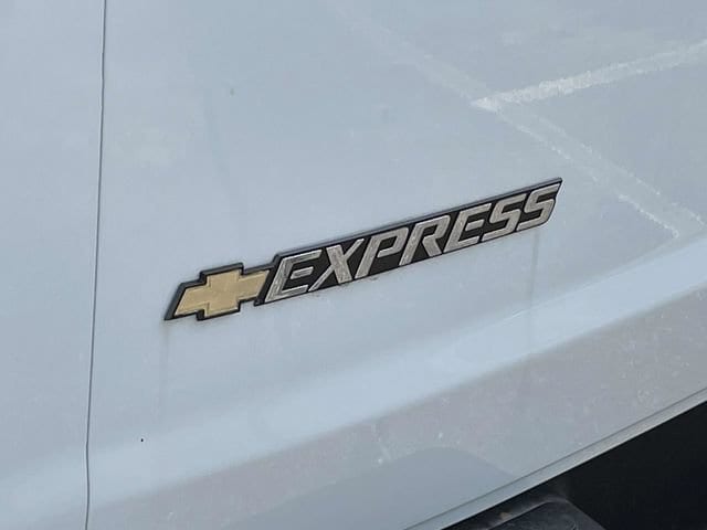 2025 Chevrolet Express Cargo Work Van - Photo 10