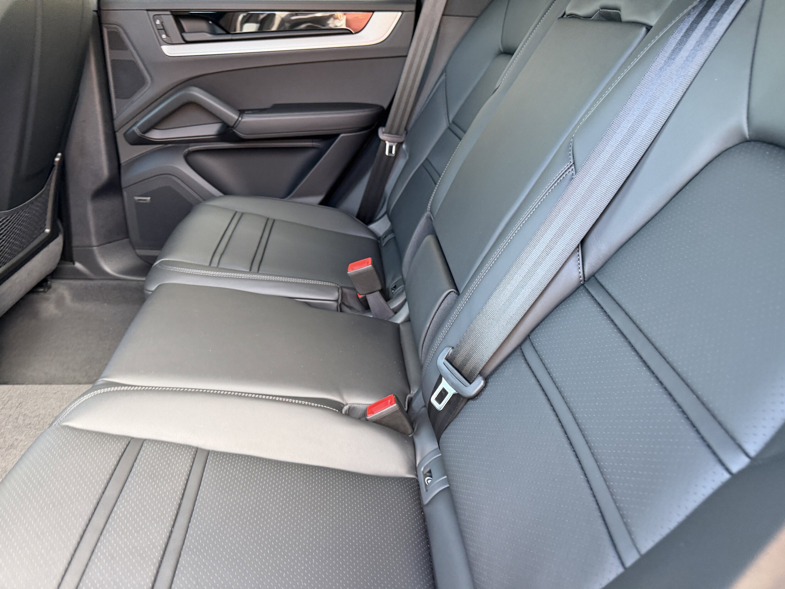 2026 Porsche Cayenne S - Photo 18