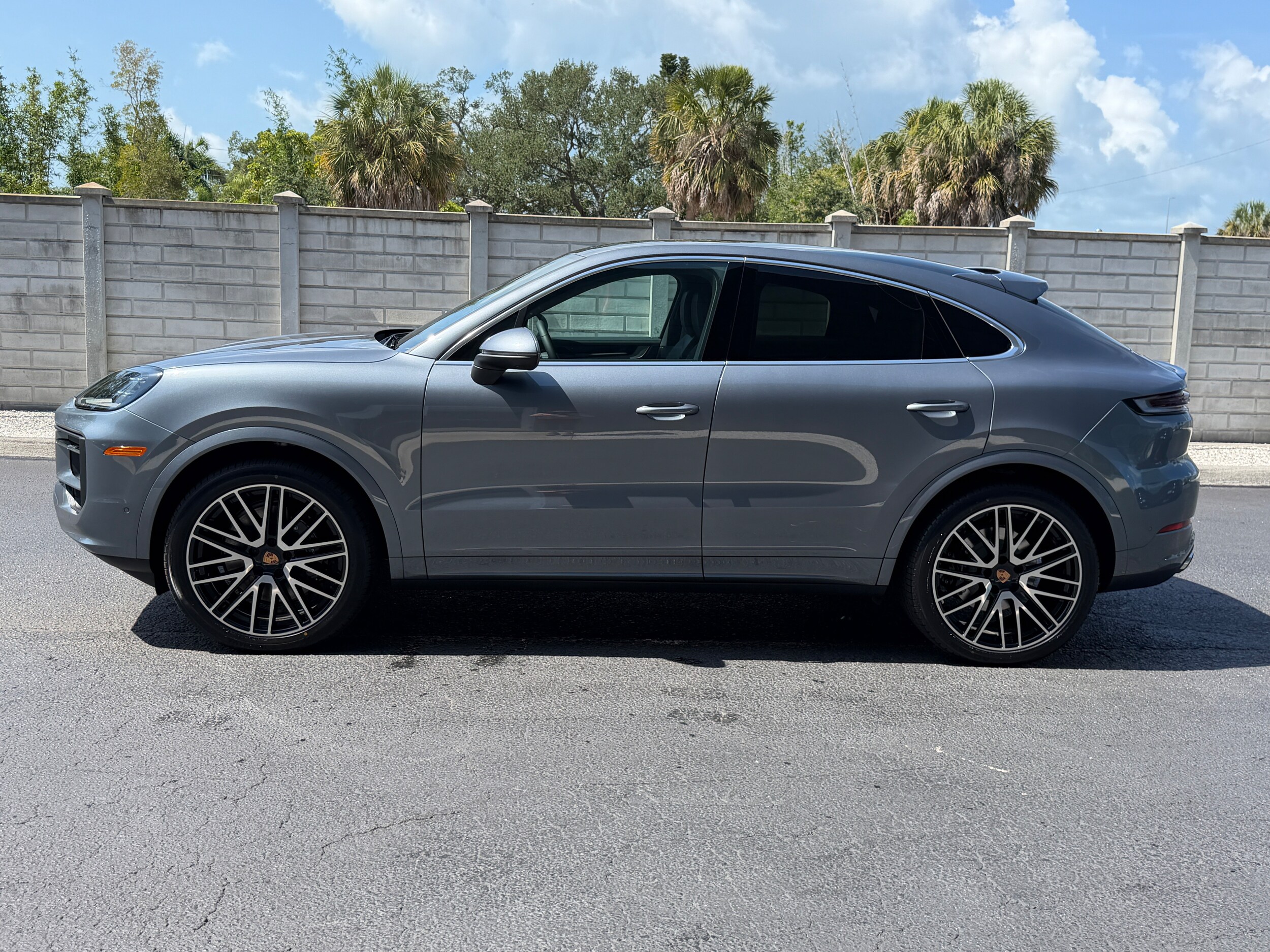 2026 Porsche Cayenne Coupe Base - Photo 2